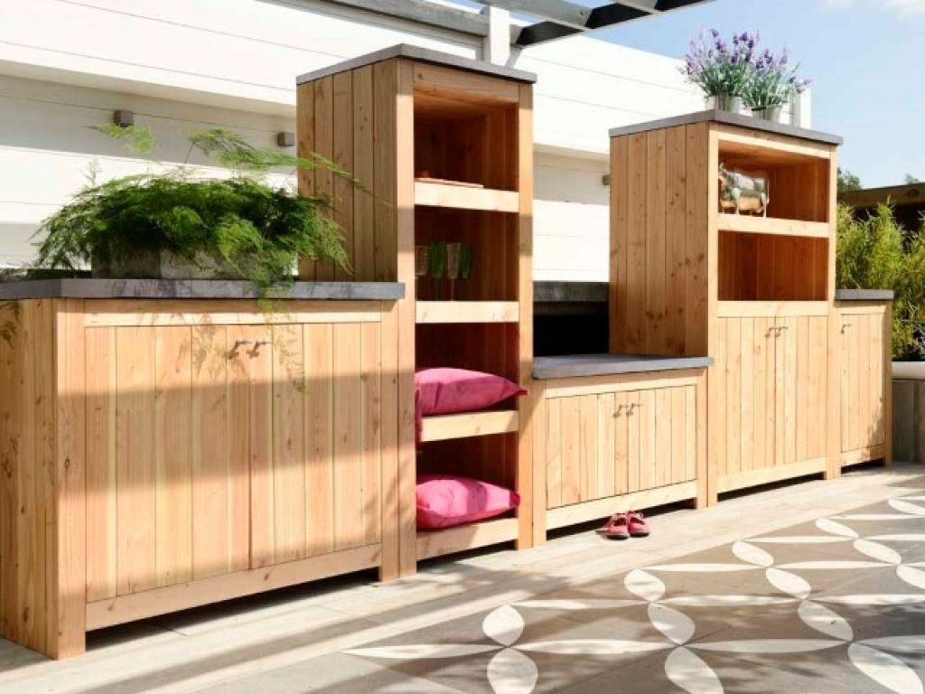 Buitenkeuken van hout.